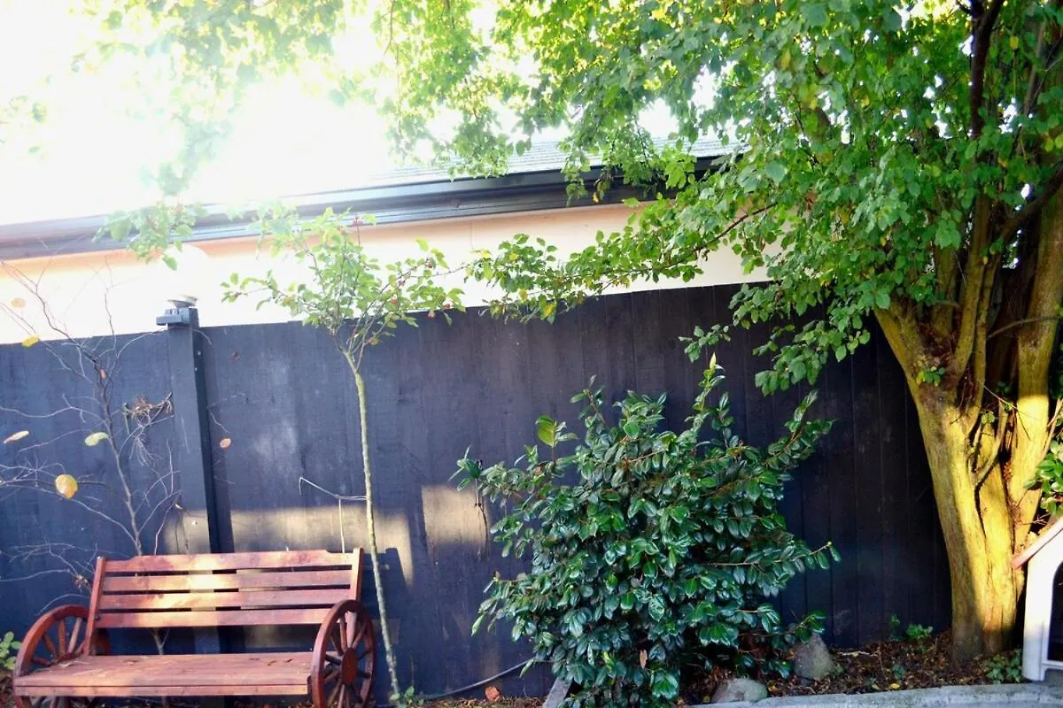Privacy, Comfort And A Lot More - Entire 2 Bedroom House With Free Cycles Christchurch Holiday home